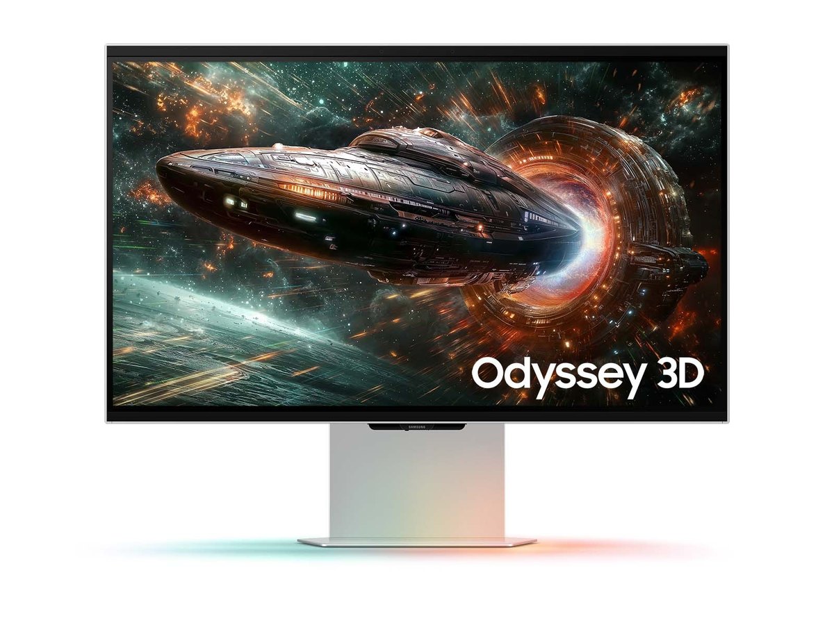 A Samsung Odyssey 3D G90XF monitor seen from the front, with a spaceship and the words Odyssey 3D on its screen.