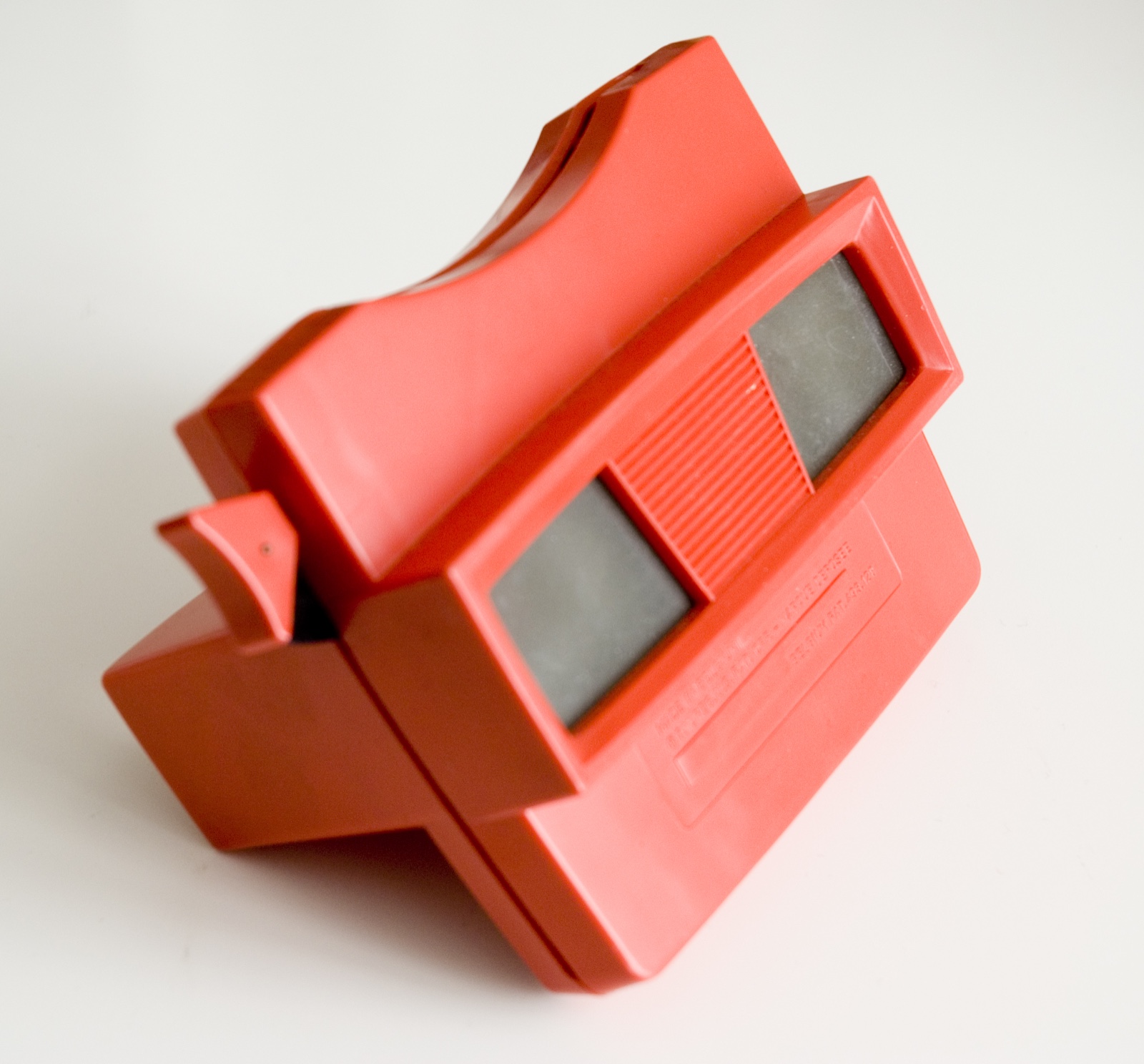 A red plastic View-Master viewer, seen from the front, with its two square windows.